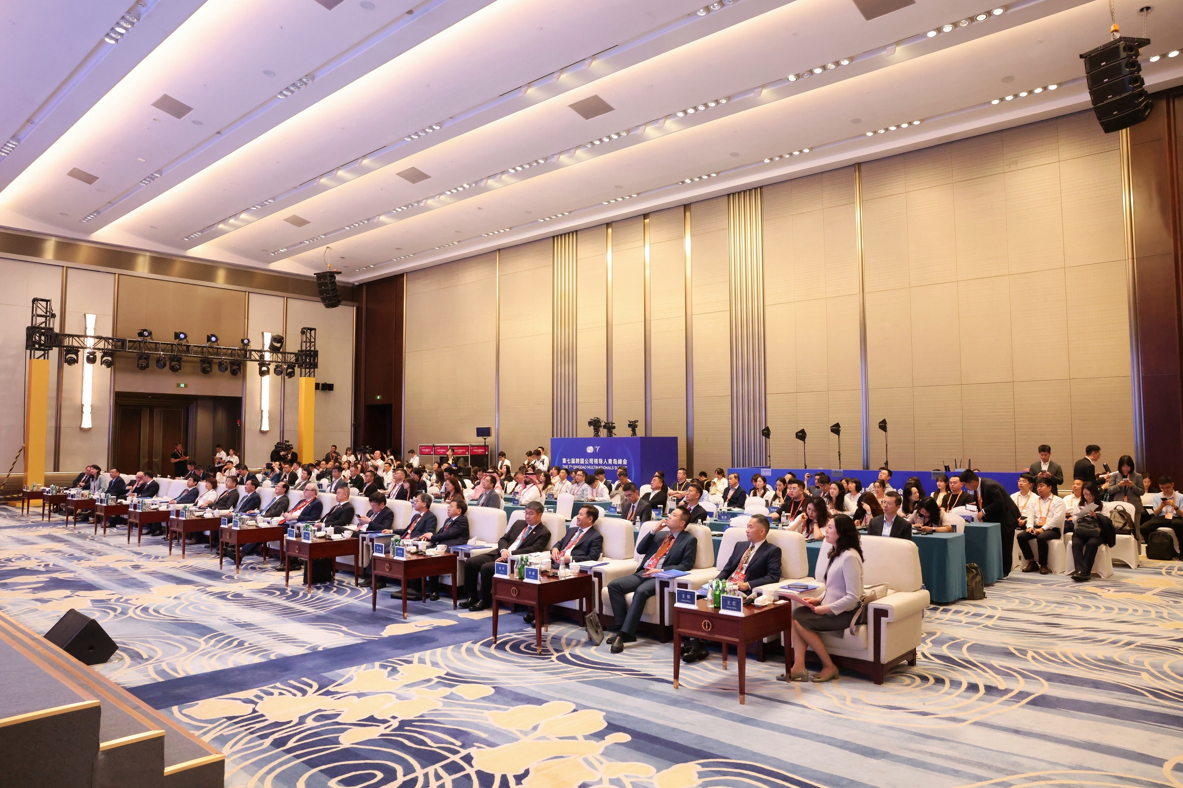 山东省商务厅手机版 商务要闻 第九届进博会招商路演暨“共享大市场·出口中国”山东专场活动在青岛举办